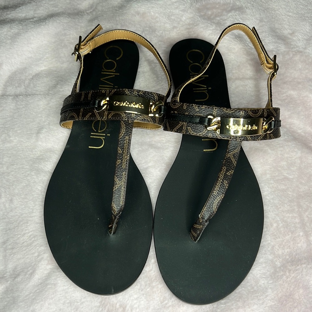 Cute sandals Gold detailing